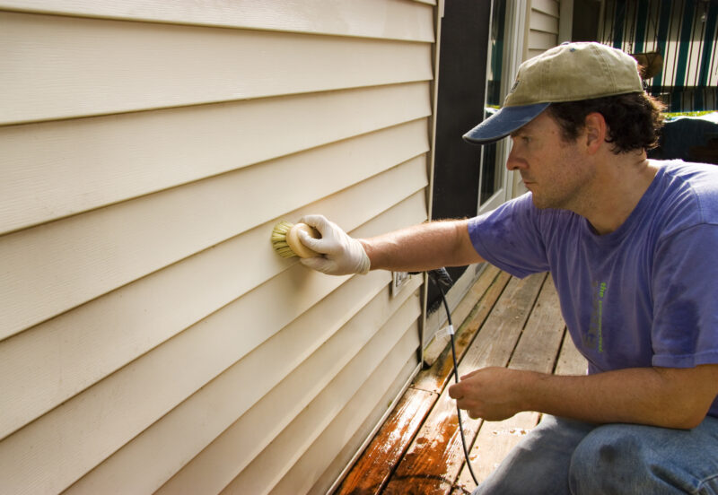 Hiring a professional service for siding repair might be beneficial for your budget. Learn about those benefits in this short summary.