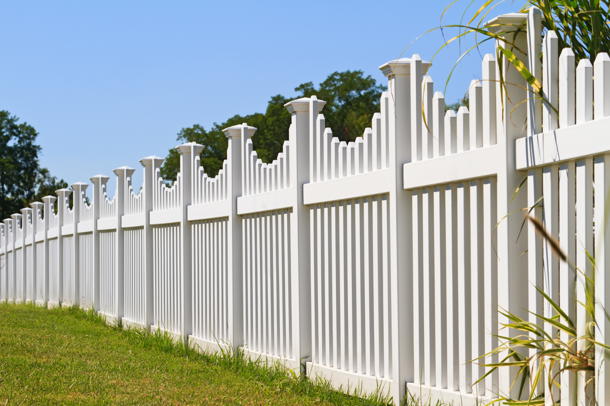 Vinyl fencing is famously one of the easiest fencing materials to clean, but that doesn't mean you should neglect it. Check out these 7 fence maintenance tips.
