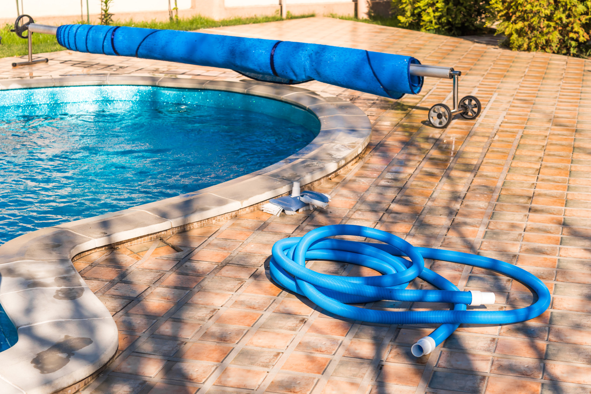 Are you looking for the perfect pool cover for your yard? Click here for seven simple tips for choosing the right pool cover for your pool.