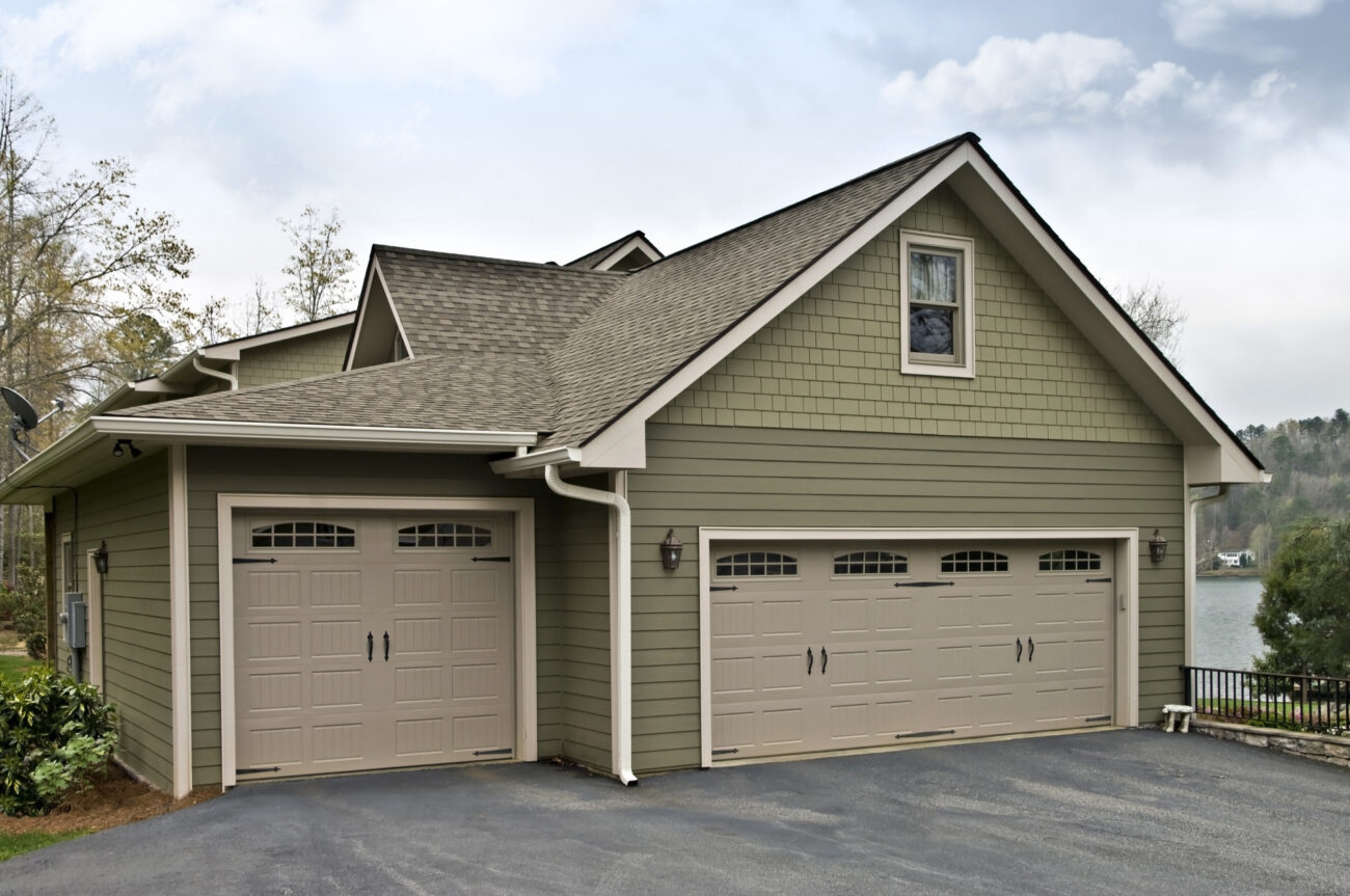 Repairing or installing a new garage door does not need to take the whole day. Here's everything you need to know about professional garage door installation.