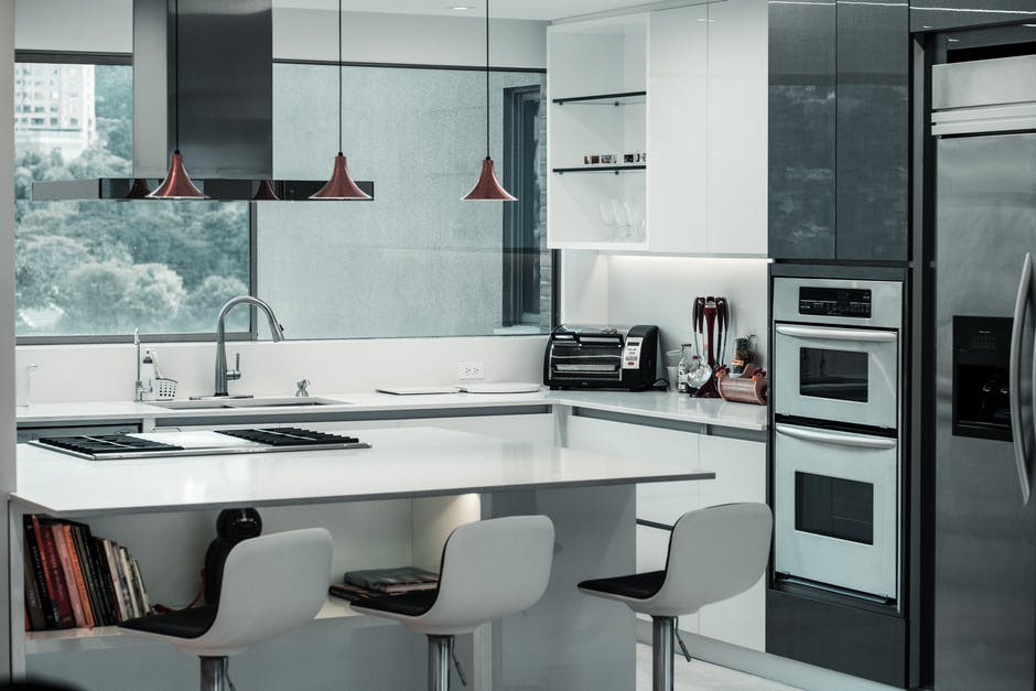 Is your kitchen looking tired and in need of a renovation? Check out our guide as we look at the best kitchen renovation tips to transform your kitchen today.