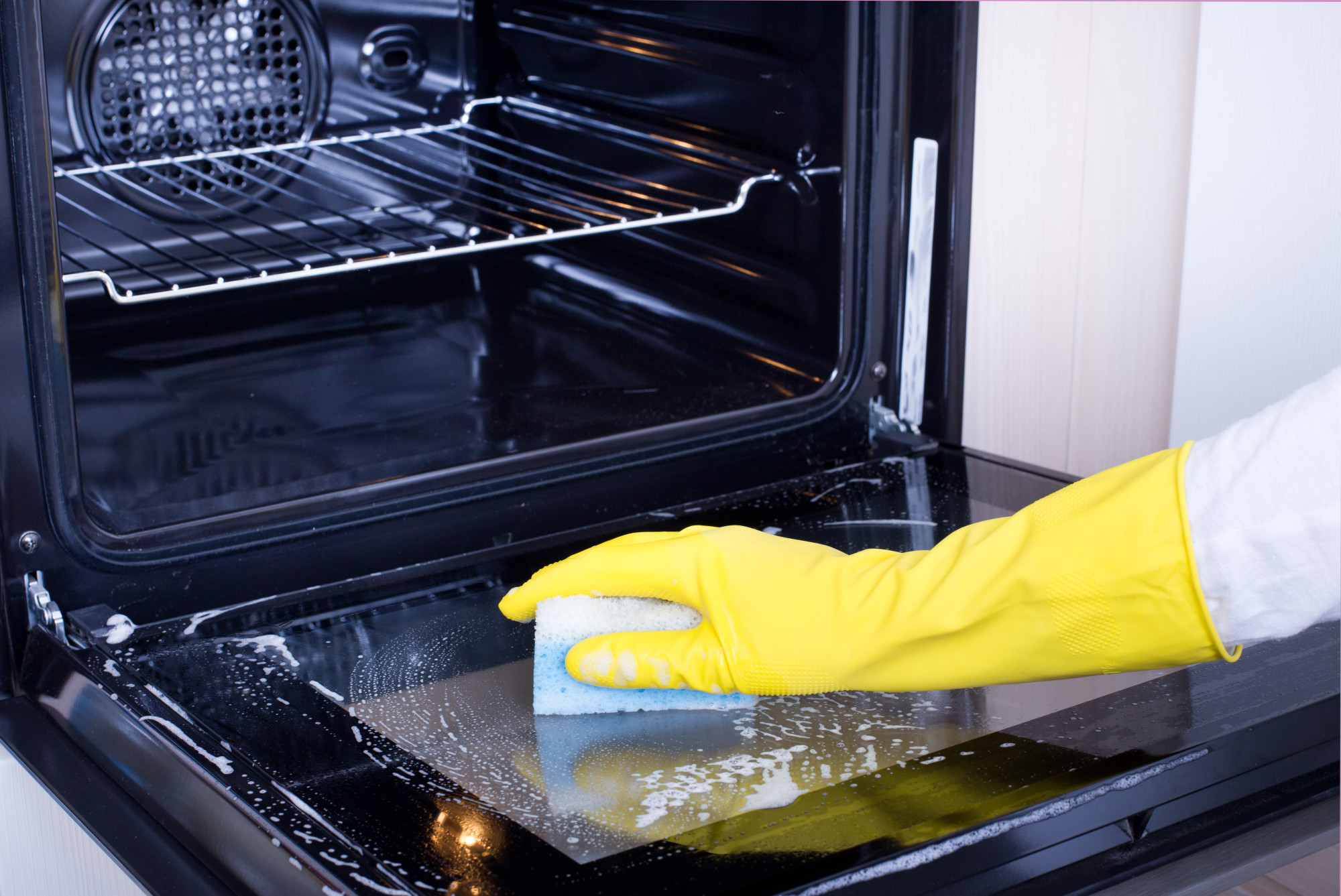 How often do you clean your oven at home? Do you want to know how to clean an oven quickly? Read on to learn how to clean it the right way.