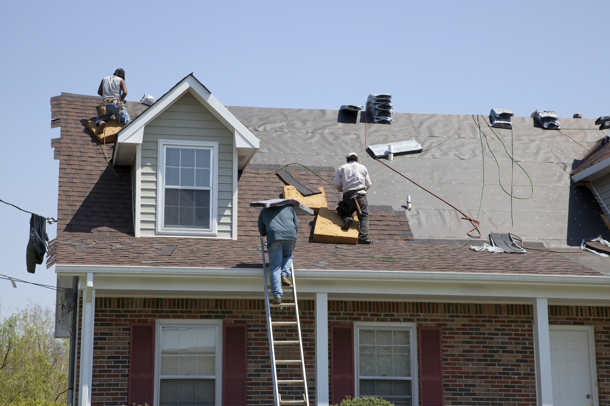 Roof repair company near me: Do you want to know how to choose the right one? Read on to learn how to make the right choice.