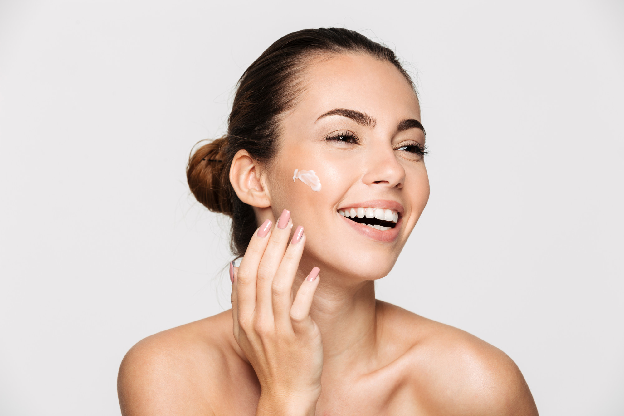 Have you ever asked yourself the question: why is skin care important? Read on to learn more about the reasons why it is important to take care of your skin.