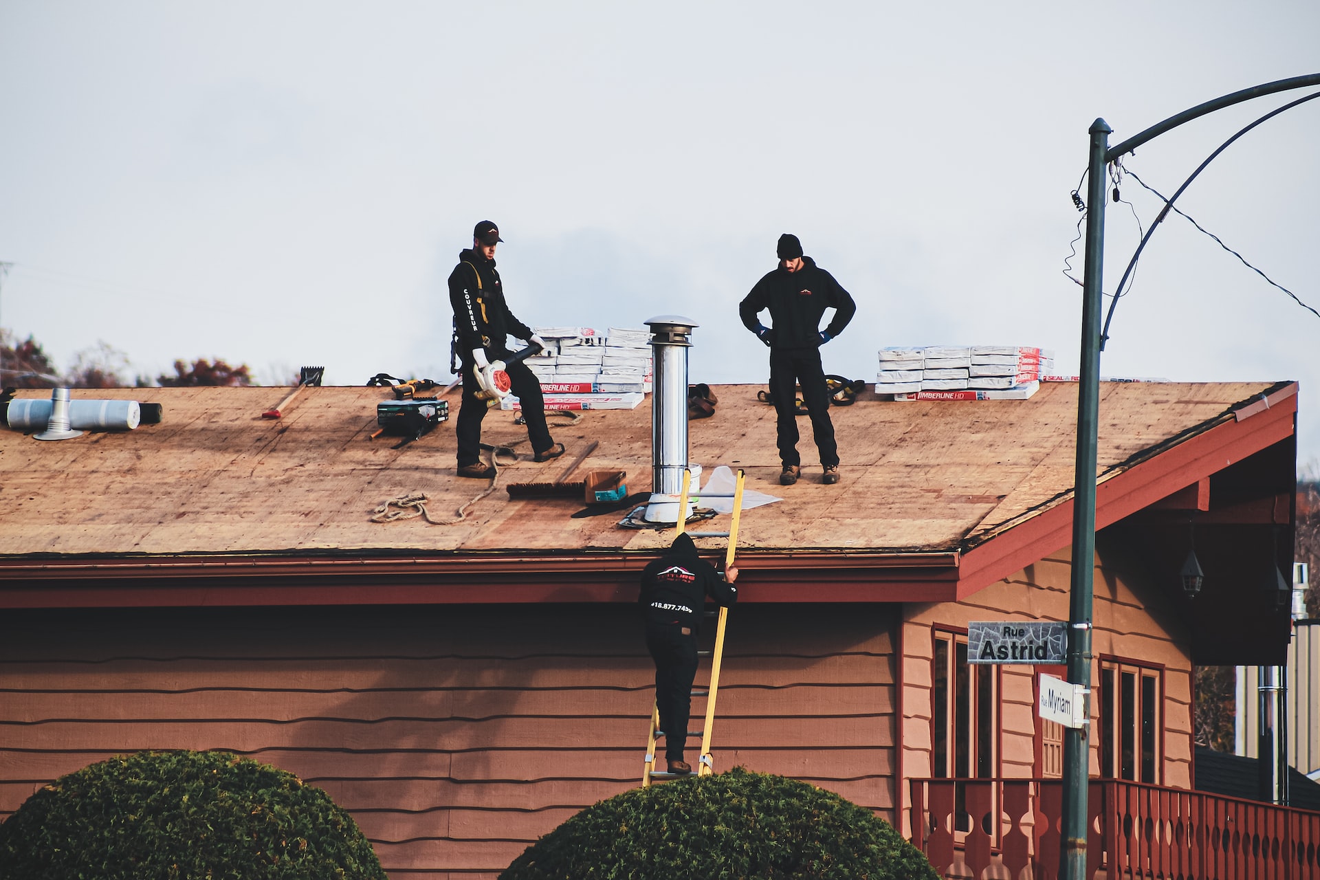 5 Signs Your Roof Needs Repairs: A Guide for Homeowners