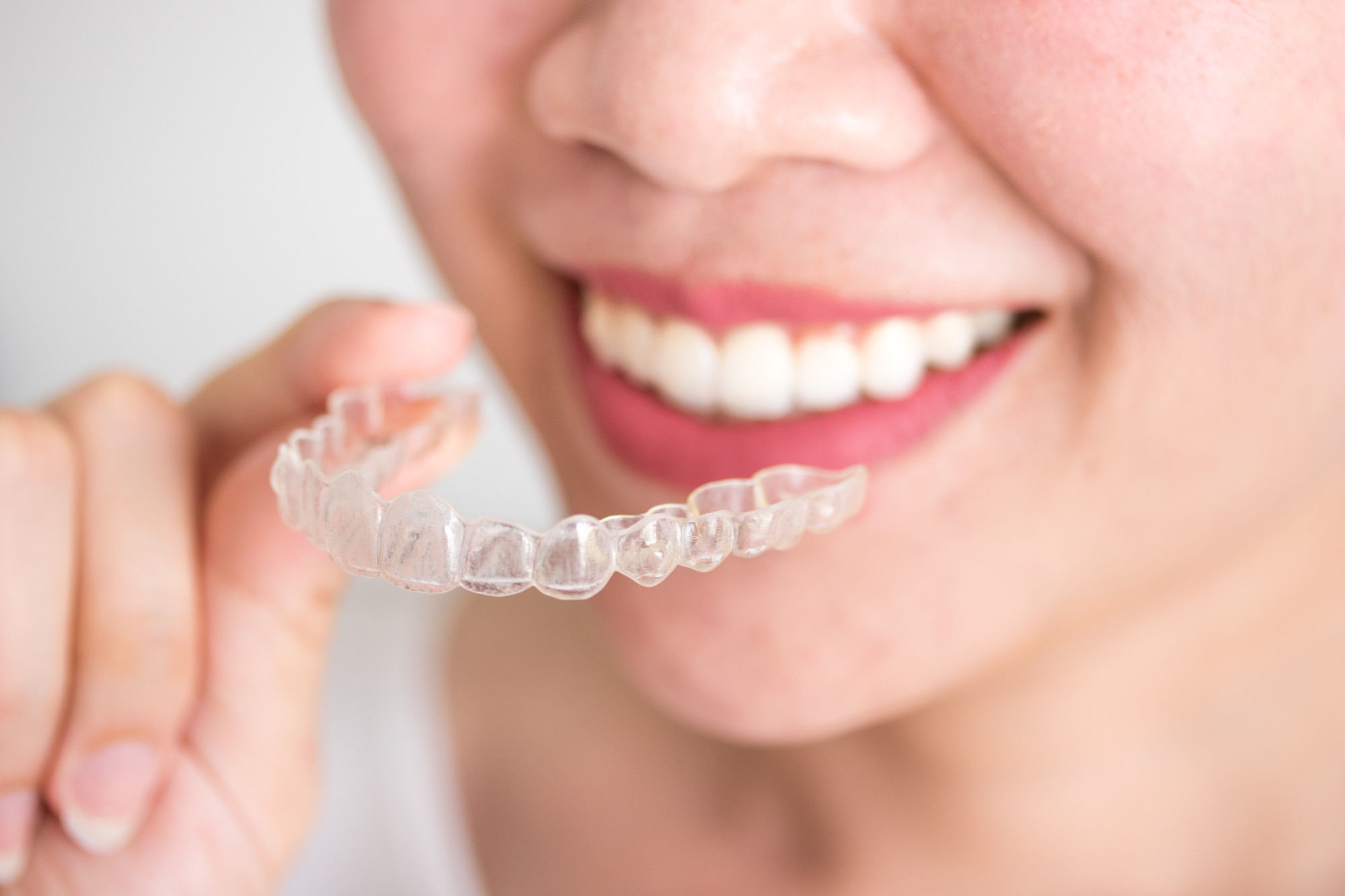Invisalign is an easy and cost-effective way to straighten your teeth. Check out this quick guide to the benefits of Invisalign.