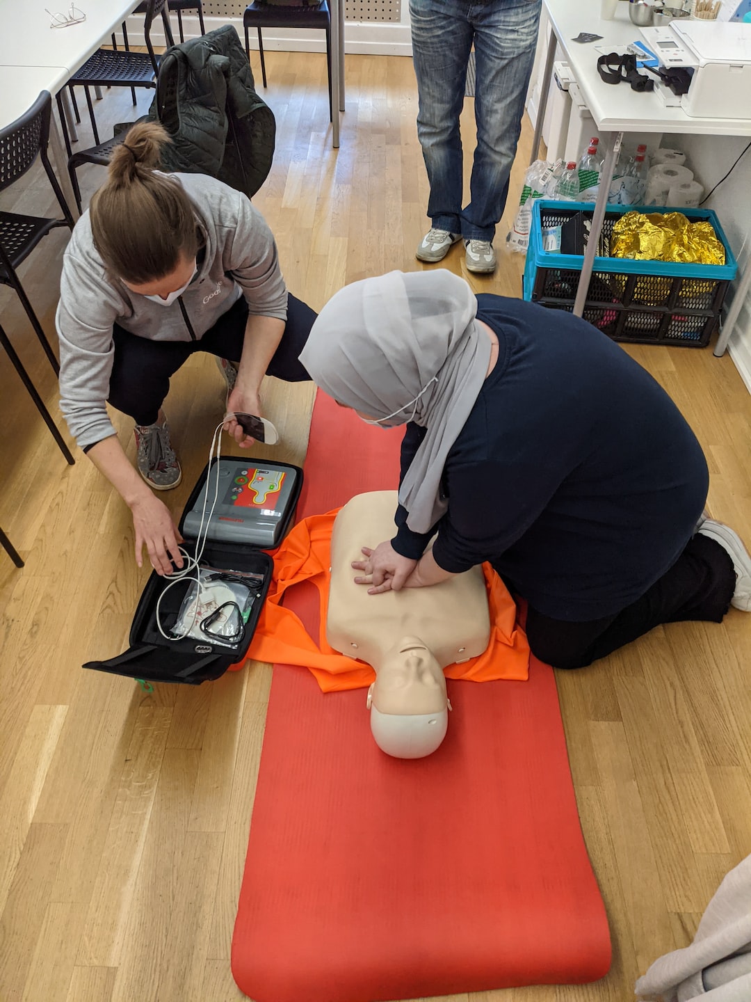 Finding the right class for getting certified in CPR requires knowing your options. This guide explains everything to know about choosing CPR classes.
