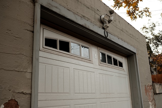 5 Signs It's Time For a Garage Door Repair